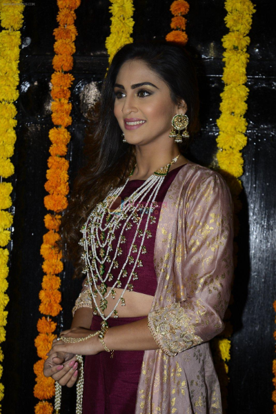 exclusive_handcrafted_satlada_haar_for_festivals
