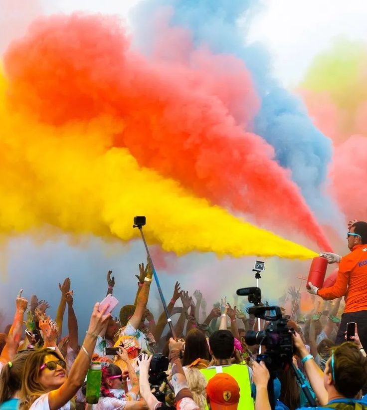 klip2deal_festival_of_colors_india_holi_color_extinguisher_organic_herbal_holi_powder