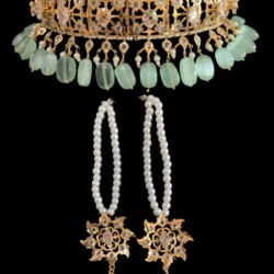 multi_layered_pearl_emerald_necklace_klip2deal