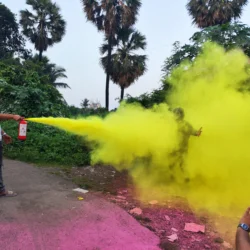 Hyderabad_Holi_color_supplier_cannon